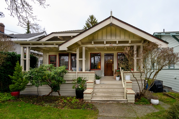 1007 Amphion St, Victoria BC