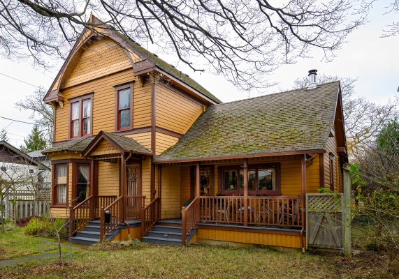 1052 Amphion, Victoria BC