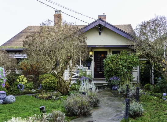 335 Arnold Av, Victoria BC