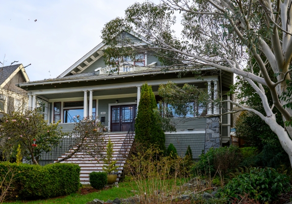 1811 Belmont Av. Victoria BC