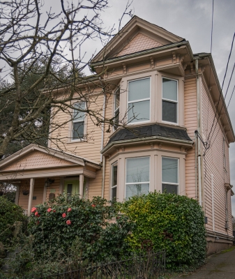 1916 Belmont Av, Victoria BC