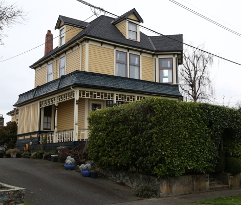 1924 Belmont Av, Victoria BC