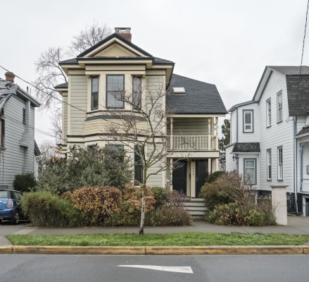 1115 Caledonia Av, Victoria BC