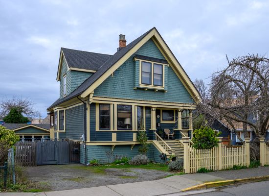 2008 Chambers St, Victoria BC