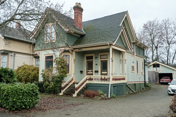 1706 Fernwood Rd, Victoria BC