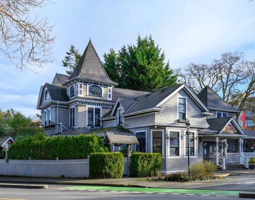 1739 Fort St, Victoria BC