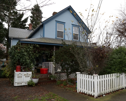 1347 Gladstone Av, Victoria BC