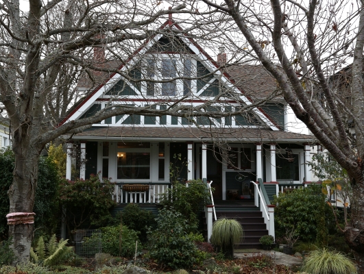 1508 Gladstone, Victoria BC