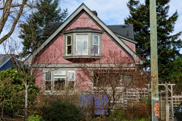 1560 Gladstone Av, Victoria BC