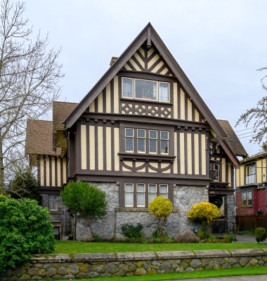 644 Linden Av, Victoria BC