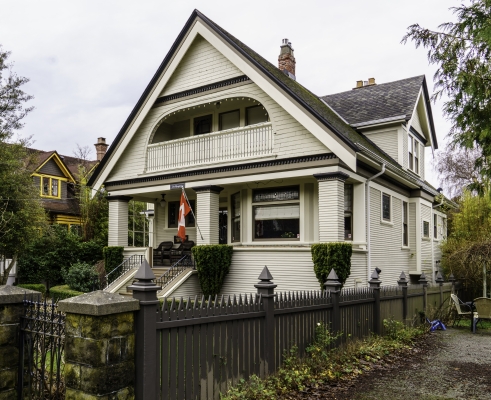 816 Linden Av, Victoria BC