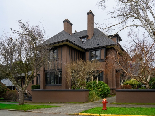 906 Linden Av, Victoria BC