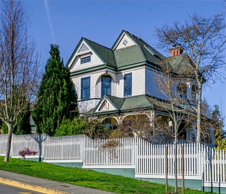 203 Raynor Av, Victoria BC