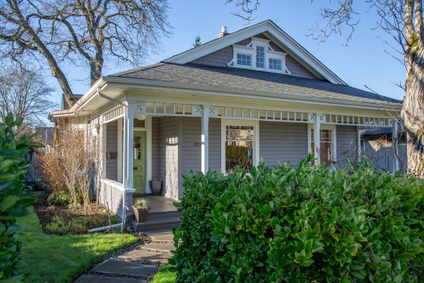 1702 Stanley Av, Victoria BC