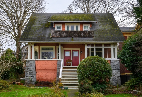 527 Su'it St, Victoria BC