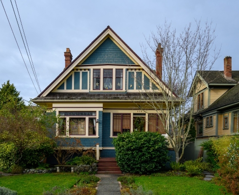 528 Su'it St, Victoria BC