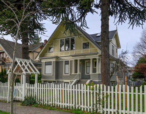 534 Su'it St, Victoria BC